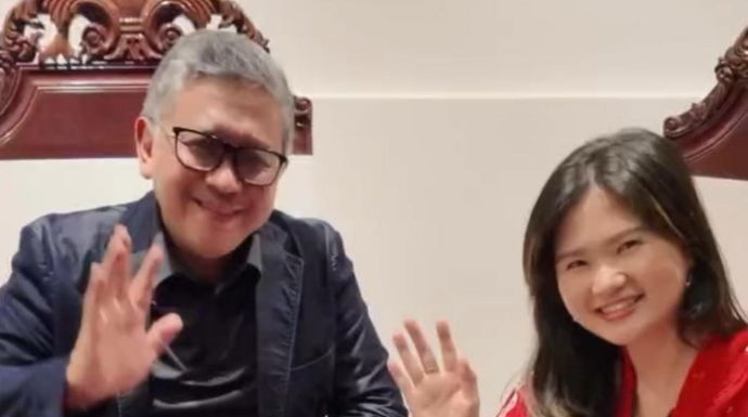 Hasto Kristiyanto foto bareng Felicia Tissue. (dok. Istimewa)