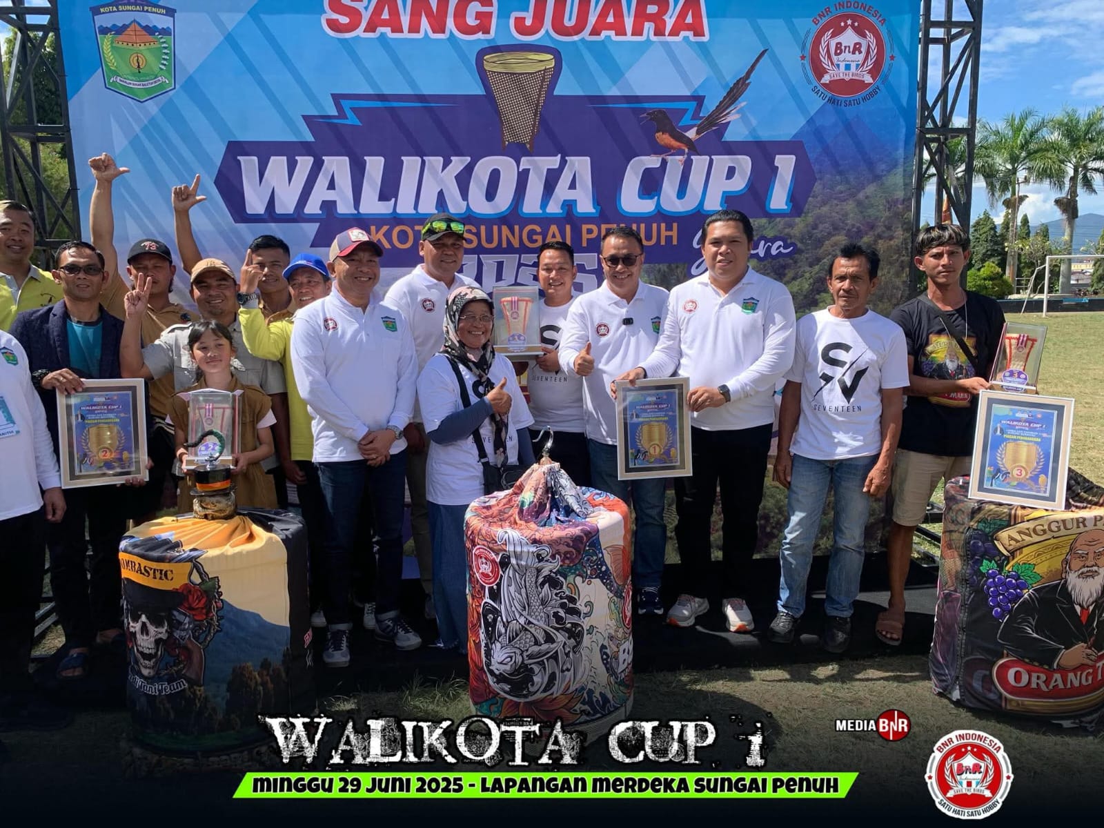 Walikota Sungai Penuh Menyerahkan Langsung Hadiah Kepada Pemenang Kelas Murai Batu