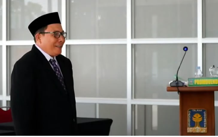 Samad Umarama raih gelar doktor hukum Islam di UII Yogyakarta (foto: istimewa)