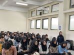 Prof. Dr.-Ing. Ir. Widodo Brontowiyono, M.Sc bekali mahasiswa baru Prodi Teknik Lingkungan dengan rumus Sukses (foto: TL UII)