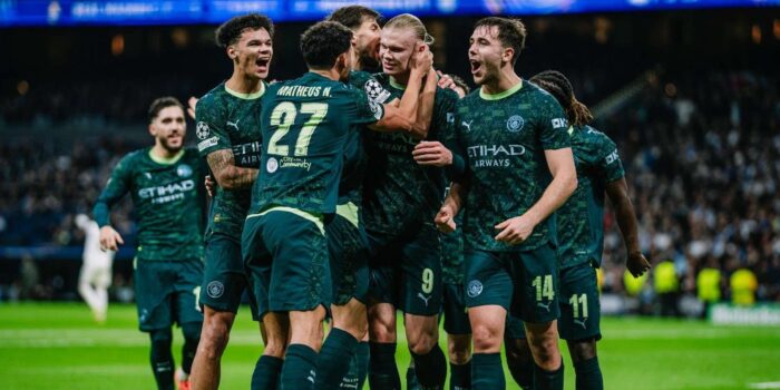 city Para Pemain City Merayakan gol kemenangan